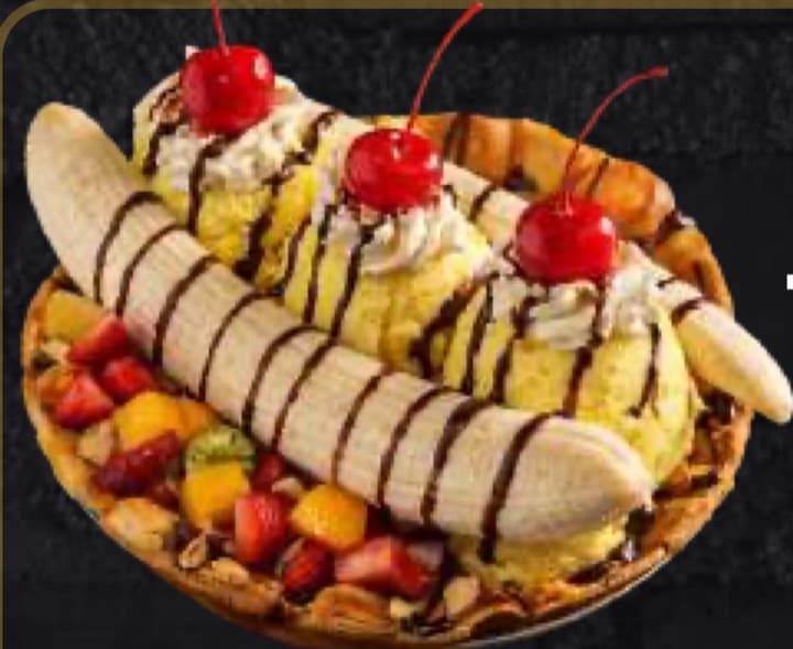 Waffle Thanos tipo banana split en Villavicencio